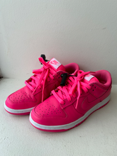 Load image into Gallery viewer, Nike Womens Athletic Shoes Womens 7
