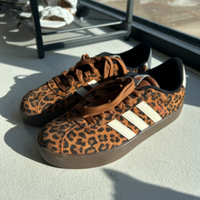 Load image into Gallery viewer, Adidas Womens Athletic Shoes Womens 7
