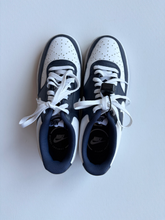 Load image into Gallery viewer, Nike Casual Shoes Womens 7
