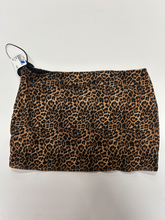 Load image into Gallery viewer, Edikted Short Skirt Size Medium
