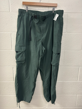 Load image into Gallery viewer, Nike Pants Size Extra Large
