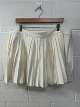 Load image into Gallery viewer, Abercrombie &amp; Fitch Short Skirt Size Extra Large
