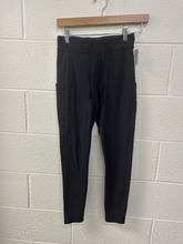 Load image into Gallery viewer, Alo Athletic Pants Size Extra Small

