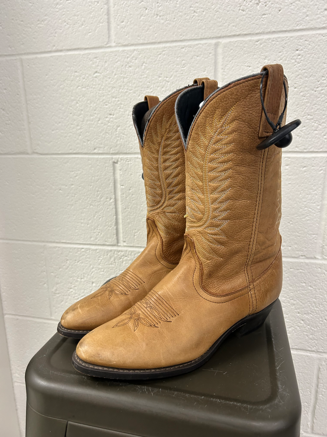 Boots Womens 9.5