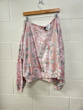 Load image into Gallery viewer, Zoe + Liv Sweatshirt Size XXL
