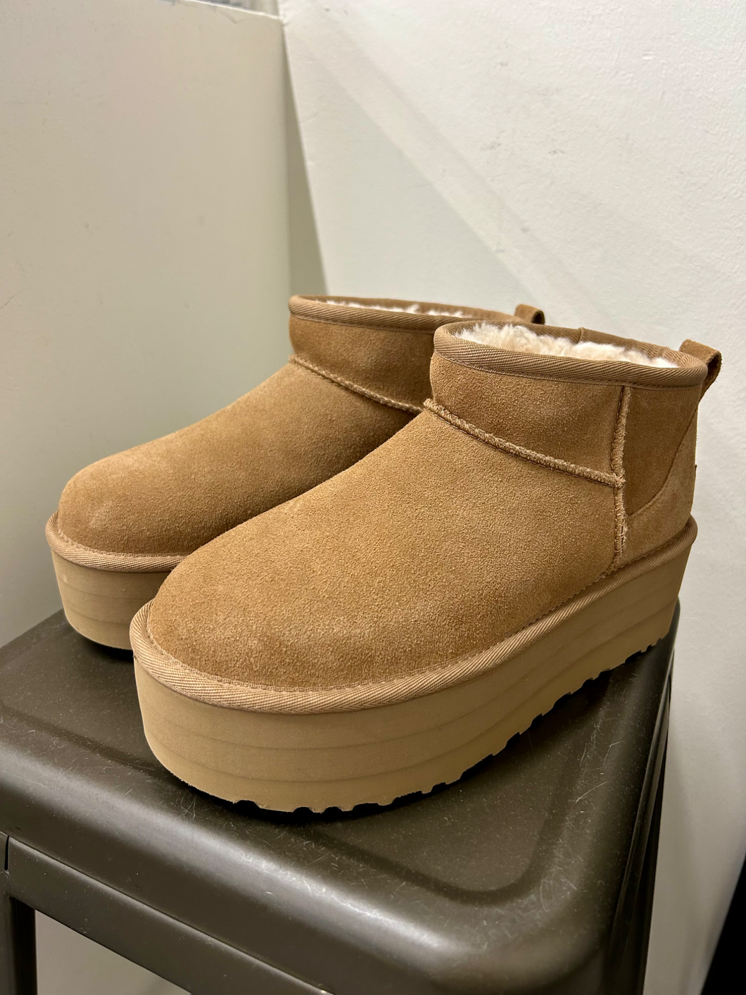 Uggs Boots Womens 7