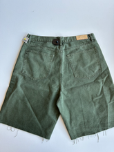 Load image into Gallery viewer, Shorts Size 36
