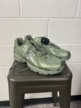 Load image into Gallery viewer, New Balance Mens Athletic Shoes 11
