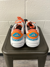Load image into Gallery viewer, Adidas Womens Athletic Shoes Womens 8

