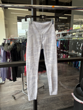 Load image into Gallery viewer, Lulu Lemon Athletic Pants Size Small
