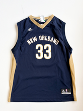 Load image into Gallery viewer, Adidas Athletic Top Size Large
