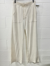 Load image into Gallery viewer, Tna Pants Size Medium
