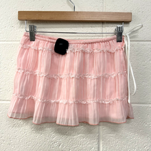 Load image into Gallery viewer, Edikted Short Skirt Size Extra Small
