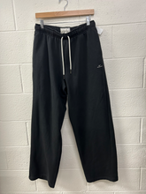 Load image into Gallery viewer, Nike Therma Fit Pants Size Medium
