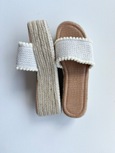 Load image into Gallery viewer, Casual Shoes Womens 7.5

