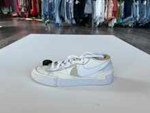 Load image into Gallery viewer, Nike Mens Athletic Shoes Mens 9.5
