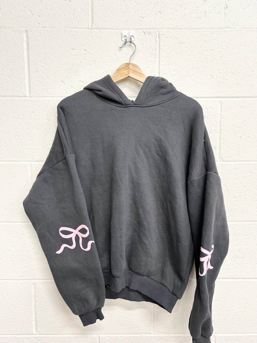 Edikted Sweatshirt Size Large