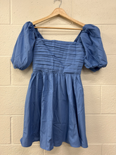 Load image into Gallery viewer, Abercrombie &amp; Fitch Dress Size Extra Small
