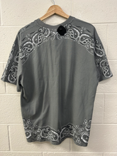 Load image into Gallery viewer, T-shirt Size Medium
