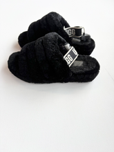 Load image into Gallery viewer, Uggs Casual Shoes Womens 6
