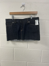 Load image into Gallery viewer, Short Skirt Size Small
