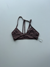 Load image into Gallery viewer, Gym Shark Sports Bra Size Medium
