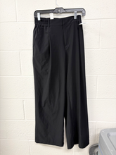 Load image into Gallery viewer, Alo Athletic Pants Size Extra Small
