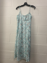 Load image into Gallery viewer, Maxi Dress Size Medium
