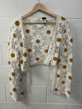 Load image into Gallery viewer, Moon &amp; Madison Long Sleeve Top Size Medium
