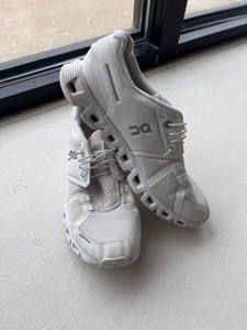 On Cloud Womens Athletic Shoes Womens 7.5