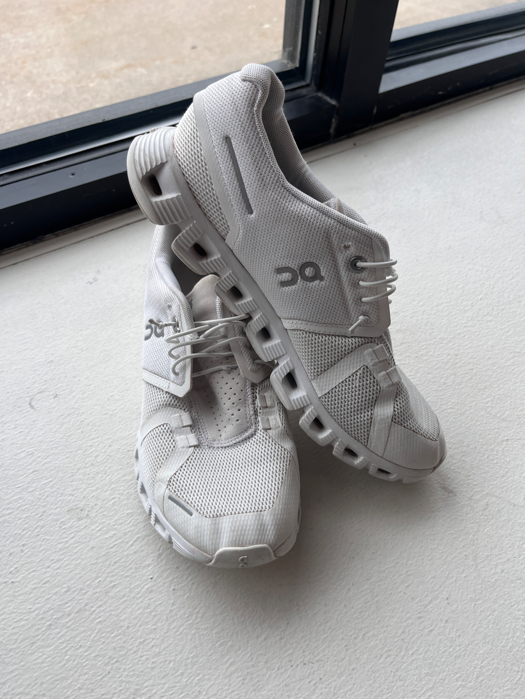 On Cloud Womens Athletic Shoes Womens 7.5