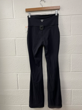 Load image into Gallery viewer, Tna Athletic Pants Size Medium
