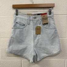 Load image into Gallery viewer, Levi Shorts Size Small

