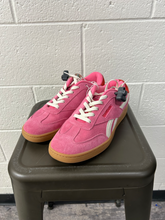 Load image into Gallery viewer, Reebok Womens Athletic Shoes Womens 9
