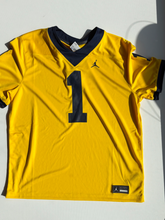 Load image into Gallery viewer, Nike Dri Fit Athletic Top Size Extra Large
