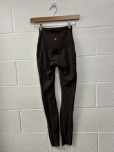 Load image into Gallery viewer, Lulu Lemon Athletic Pants Size Extra Small
