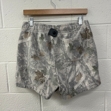 Load image into Gallery viewer, Abercrombie &amp; Fitch Shorts Size Small
