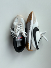 Load image into Gallery viewer, Nike Womens Athletic Shoes Womens 7
