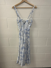 Load image into Gallery viewer, Maxi Dress Size Small
