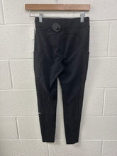 Load image into Gallery viewer, Alo Athletic Pants Size Extra Small

