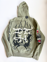 Load image into Gallery viewer, Ed Hardy Sweatshirt Size Medium
