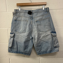 Load image into Gallery viewer, Zara Shorts Size 31
