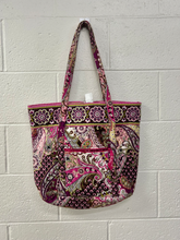 Load image into Gallery viewer, Vera Bradley Purse

