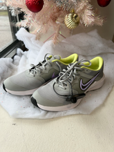 Load image into Gallery viewer, Nike Womens Athletic Shoes Womens 7
