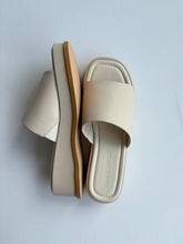 Load image into Gallery viewer, Princess Polly Sandals Womens 8

