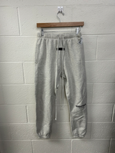 Load image into Gallery viewer, Essentials Pants Size Small
