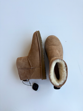 Load image into Gallery viewer, Uggs Boots Womens 10
