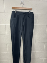 Load image into Gallery viewer, Vuori Athletic Pants Size Large
