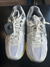 Load image into Gallery viewer, Nike Womens Athletic Shoes Womens 8.5
