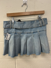 Load image into Gallery viewer, Zara Short Skirt Size Small
